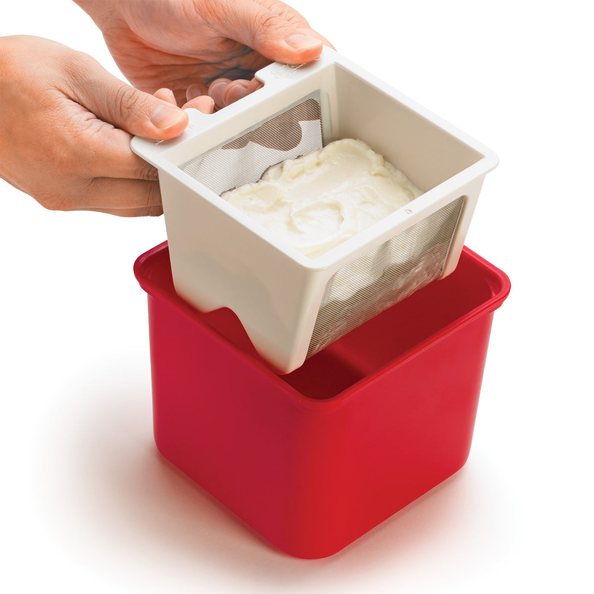 CUISIPRO Frischkäse-Set with white fresh cheese containers, showcasing creamy texture and packaging in a clean, organized display.