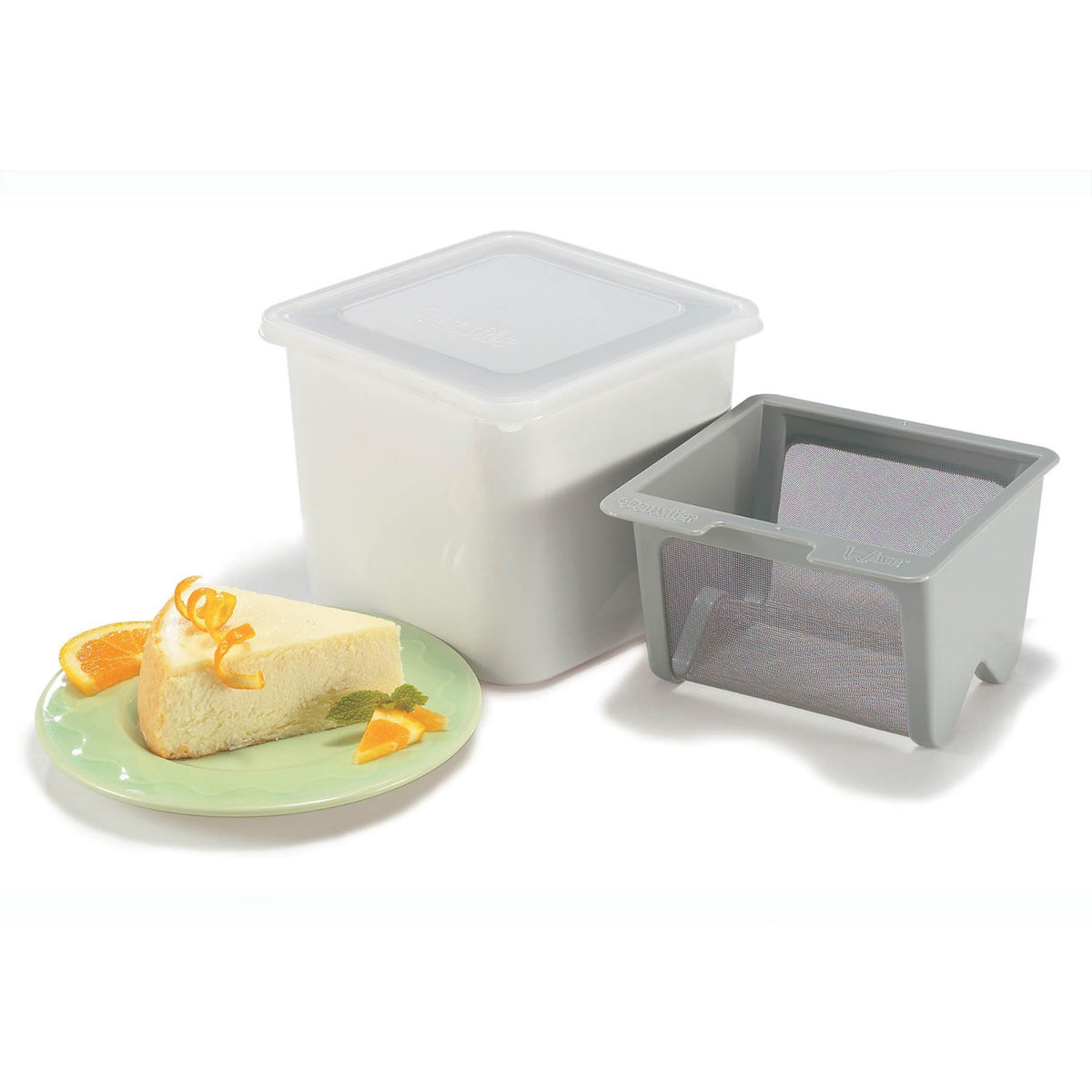 CUISIPRO Frischkäse-Set in weiß, fresh cheese assortment with creamy textures, displayed in a white container.