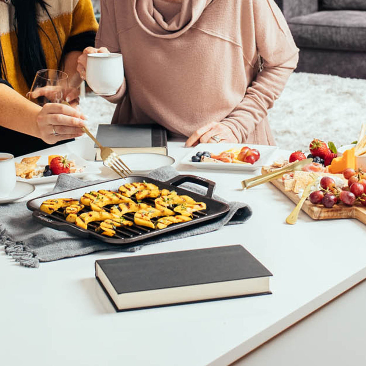 Lodge cast iron square grill pan with handle, 27.9 cm, ideal for outdoor and indoor grilling, black heavy-duty cookware