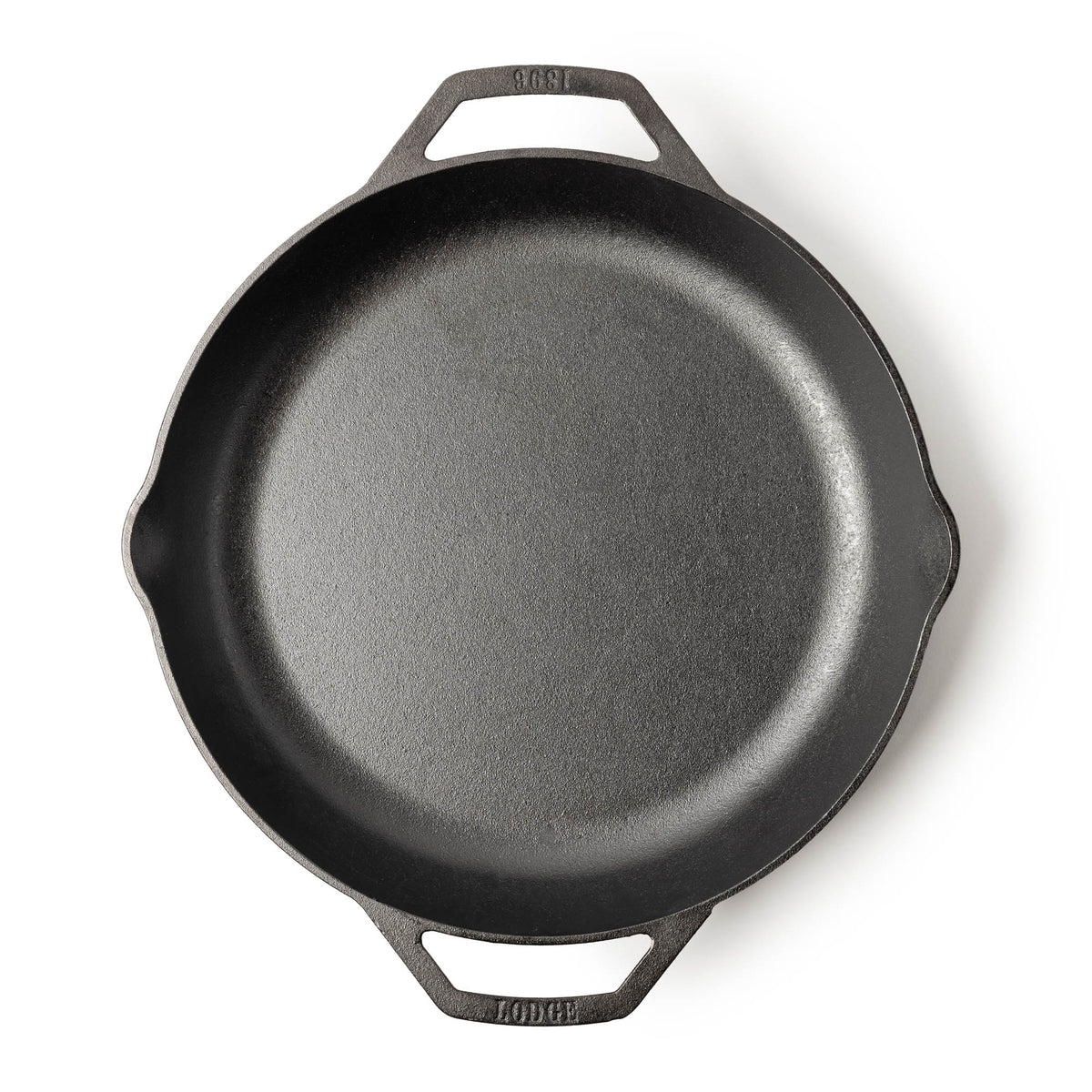 Lodge double-handle cast iron skillet, chef size 35.6 cm, showcasing the durable black cooking surface and sturdy handles.