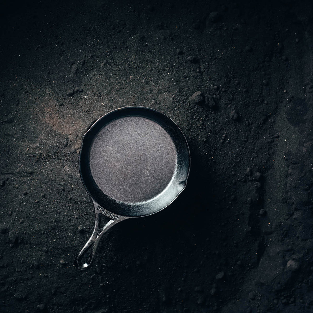 Lodge black cast iron frying pan, 18 cm size, with handle and textured cooking surface, suitable for versatile stovetop use.