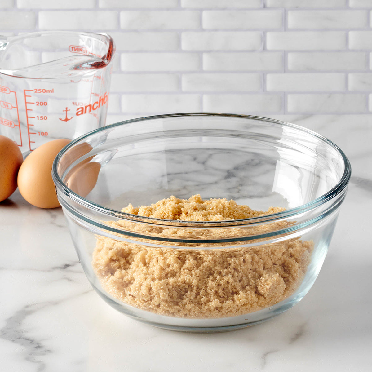 Anchor Hocking mixing bowl, large glass Rührschüssel with sturdy handles, clear and durable for kitchen baking and prep tasks.