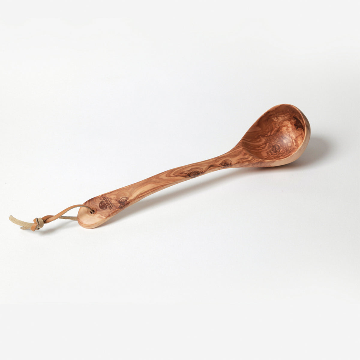 BÉRARD brown 35 cm soup ladle with a long handle, designed for serving soups and stews in a professional kitchen.