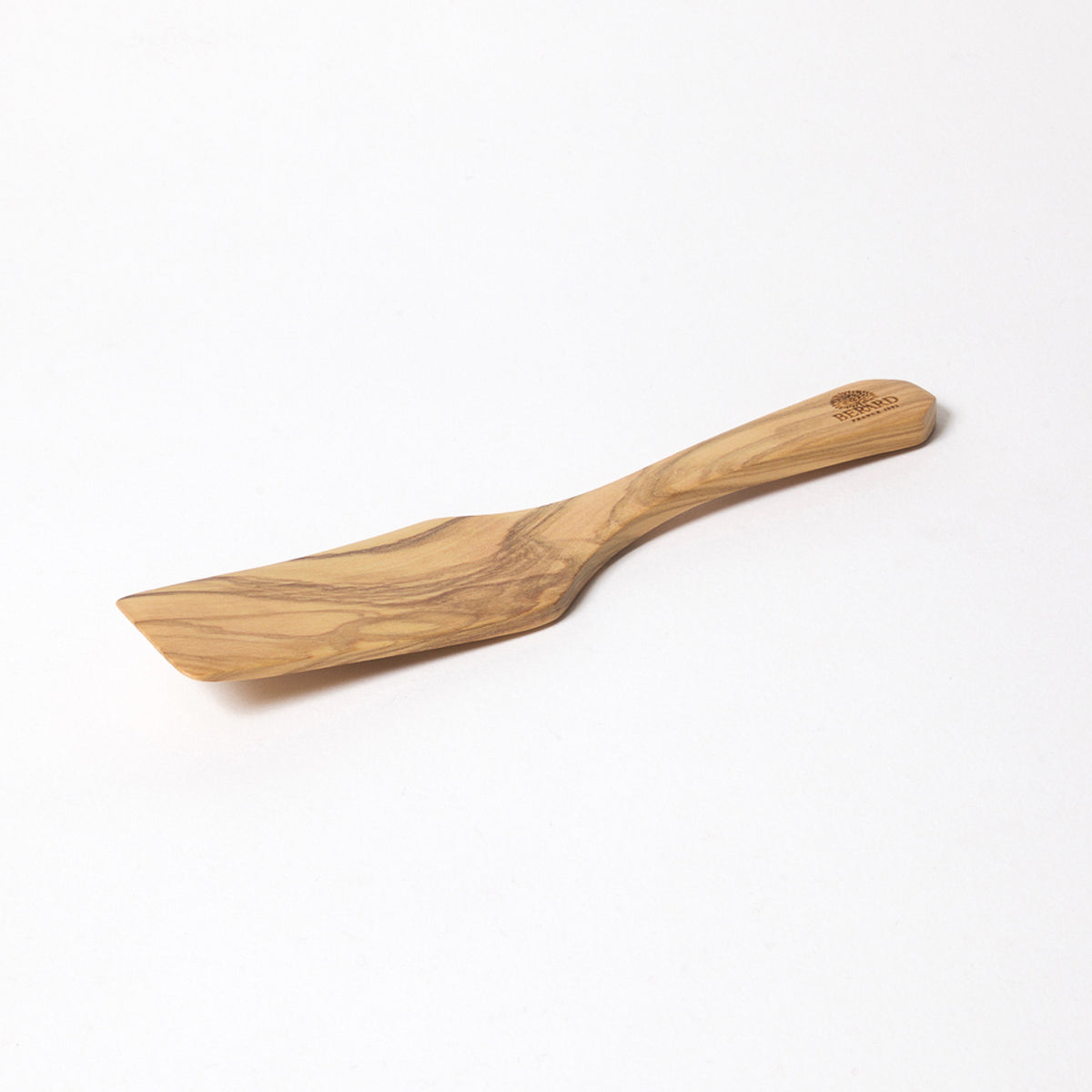 BÉRARD brown 25 cm pastry spatula with a flat, wide blade for handling baked goods and dough.