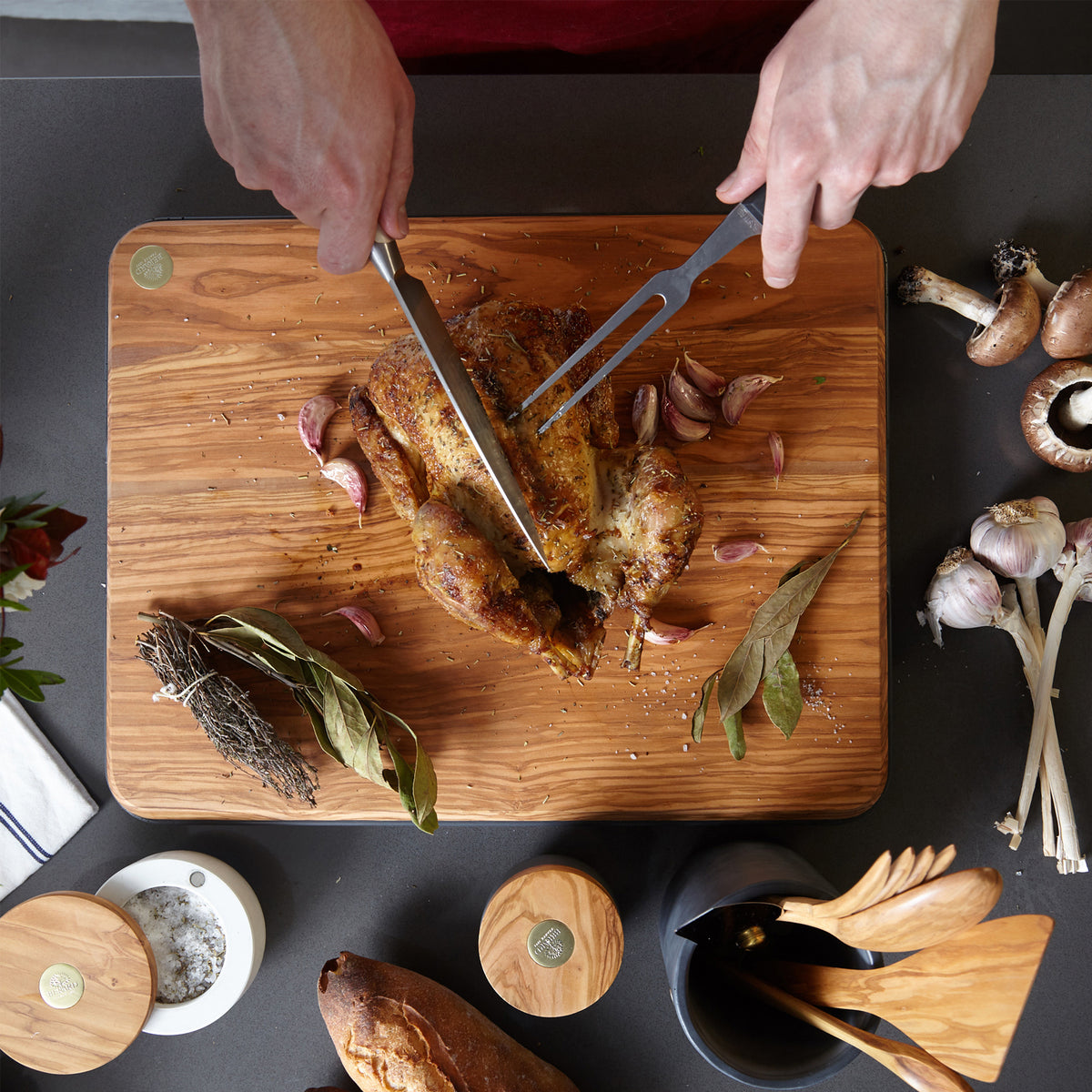 BÉRARD MILLINARI olive wood cutting board with smooth surface and natural brown finish for kitchen prep and serving.
