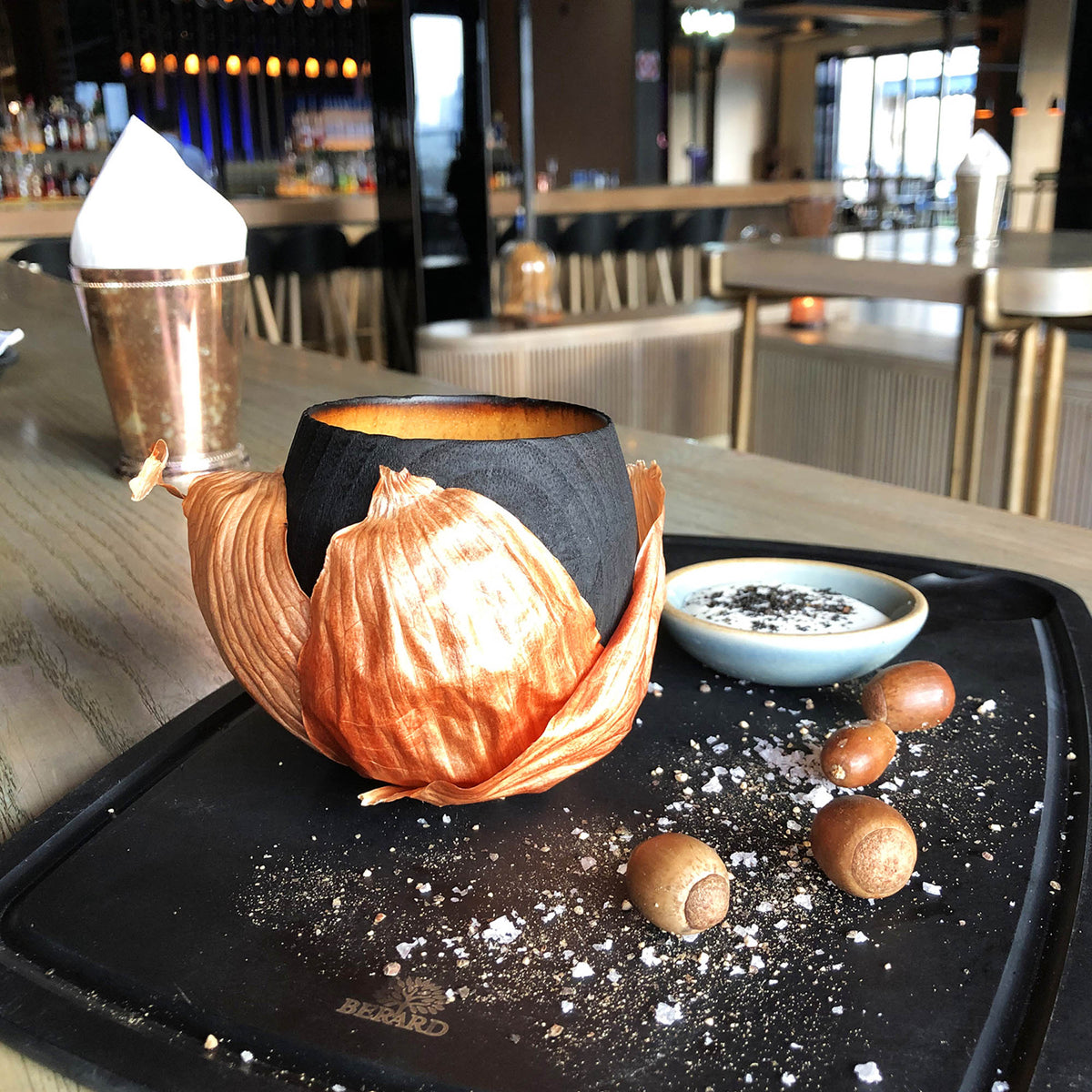 BÉRARD black bamboo cutting board with coffee and bistro design, 34 cm kitchen accessory for slicing and serving food.