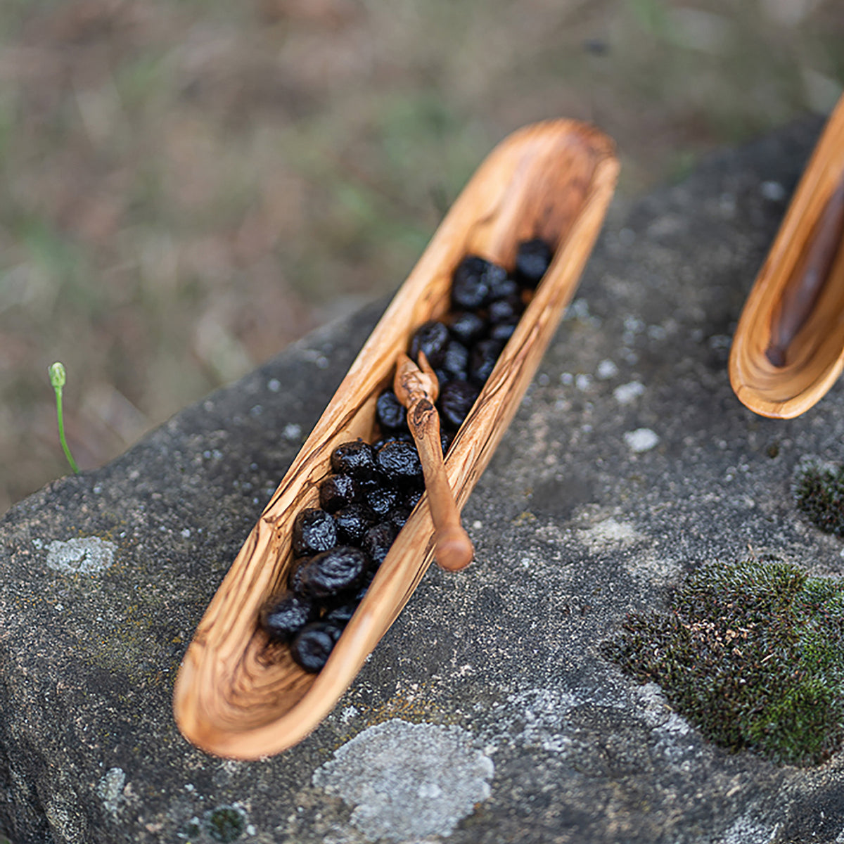 BÉRARD braunn-Piker olive piker, 15 cm, with wooden handle and stainless steel prongs for efficient olive pit removal.