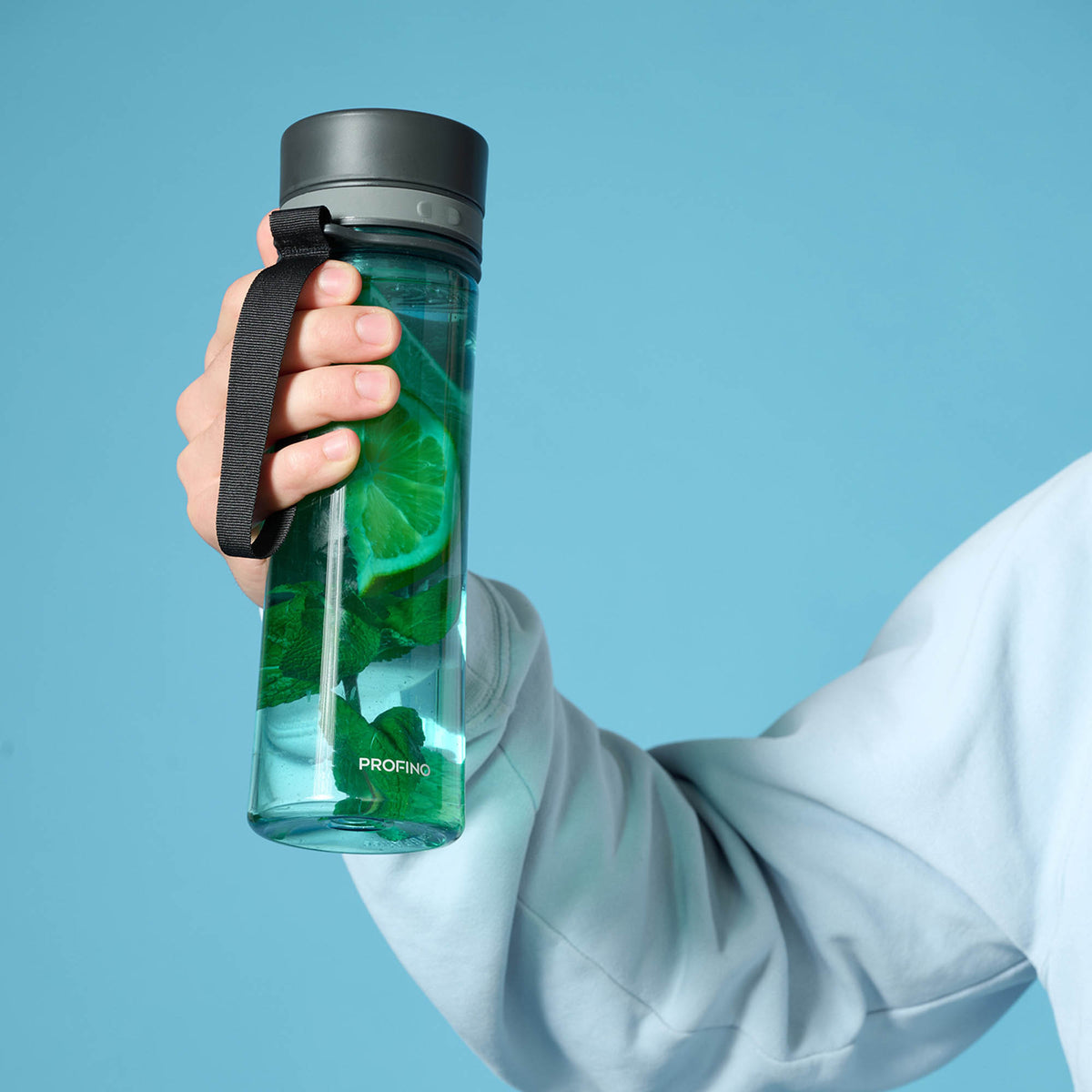 PROFINO INFUZE 600 ml reusable water bottle with a clear plastic body and screw-on lid for hydration on the go.