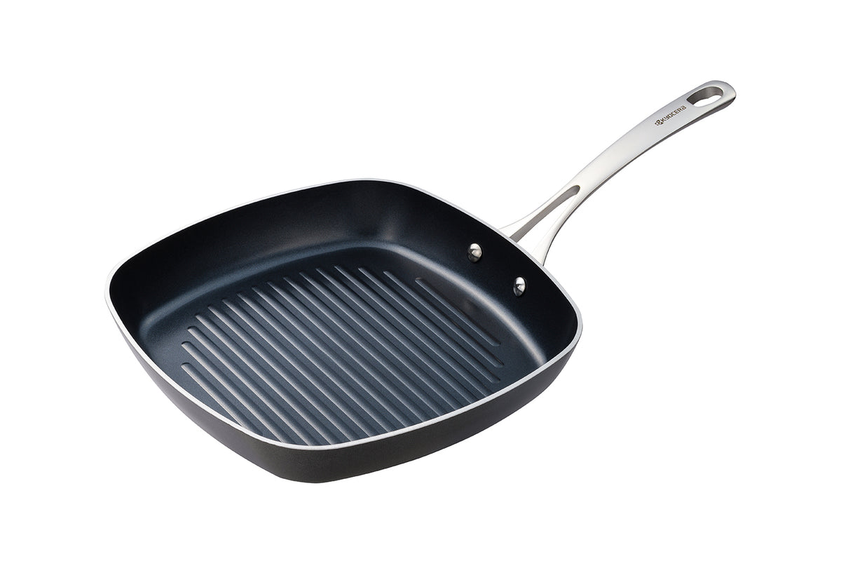 Kyocera ceramic grill pan in black, 26 cm diameter, with a smooth non-stick surface and ergonomic handle.