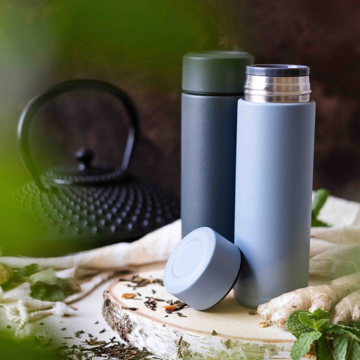 KYOCERA slim gray insulated bottle, durable Isolierflasche with a sleek design and secure lid, ideal for hot or cold beverages.