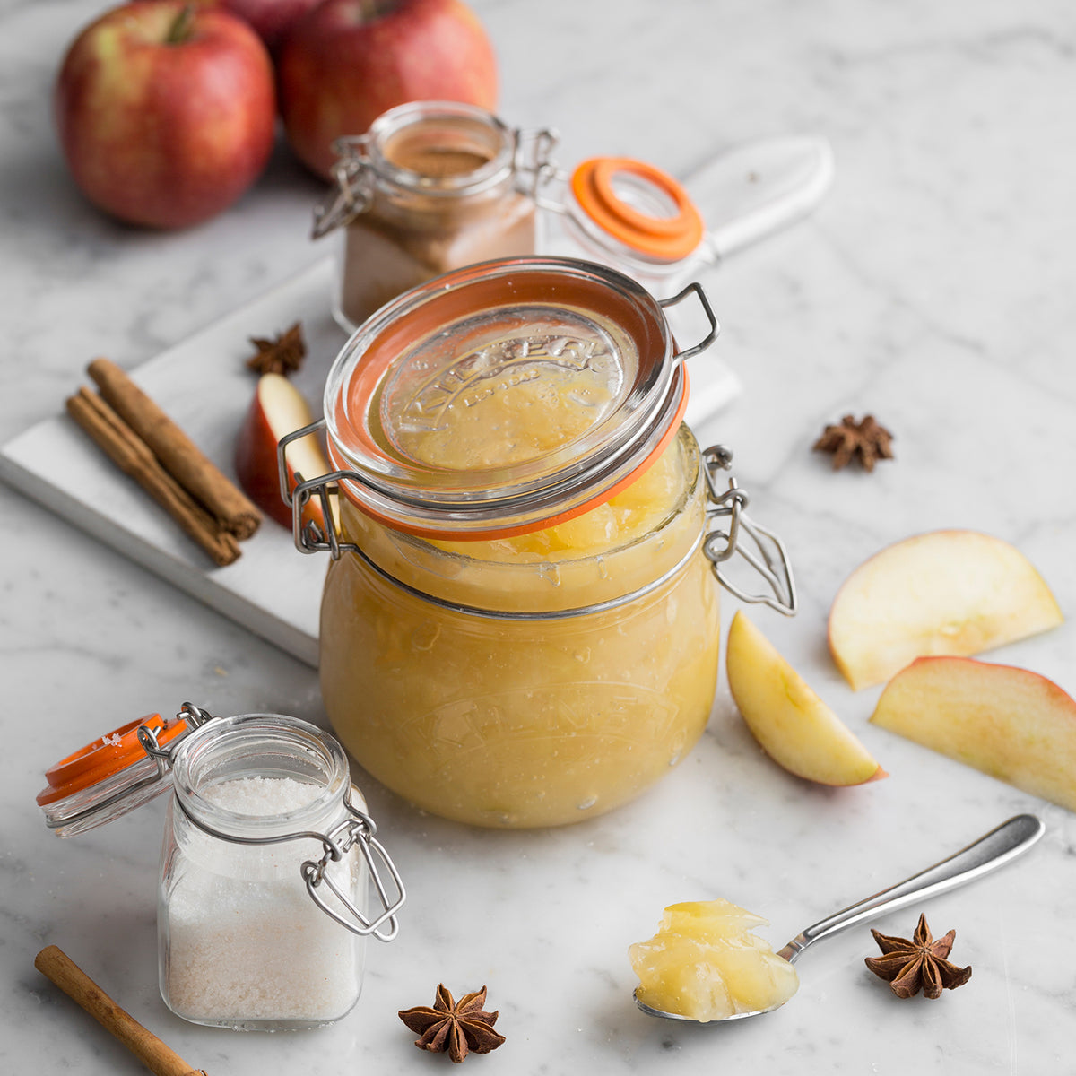 Clear KILNER Clip Round canning jar for preserving food, with a secure metal clip lid and glass body.
