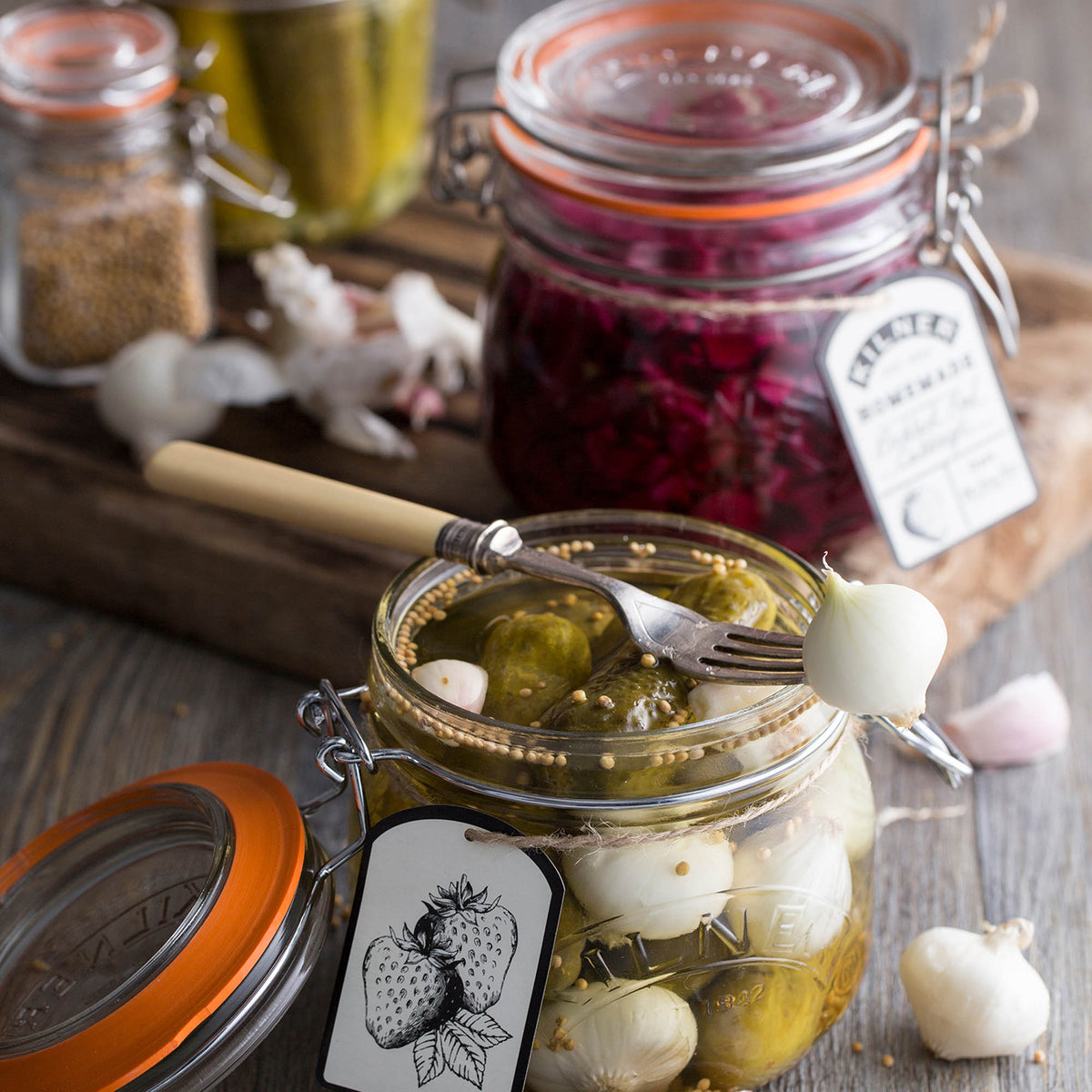 KILNER clear clip round canning jar with secure metal lid, ideal for preserving food and storing homemade jams.