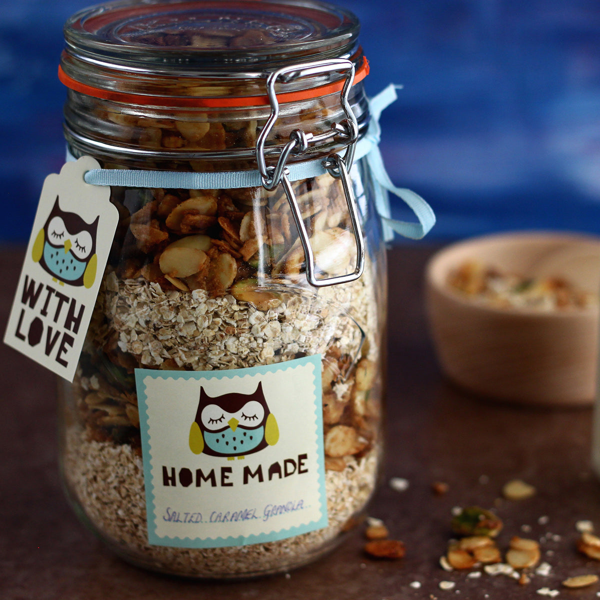 Clear KILNER Clip Round jar, glass canning jar with metal clip lid, ideal for preserving and storing food.