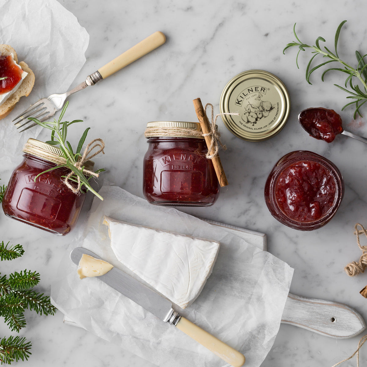 KILNER clear screw-top canning jar with glass lid for preserving food and homemade jams.