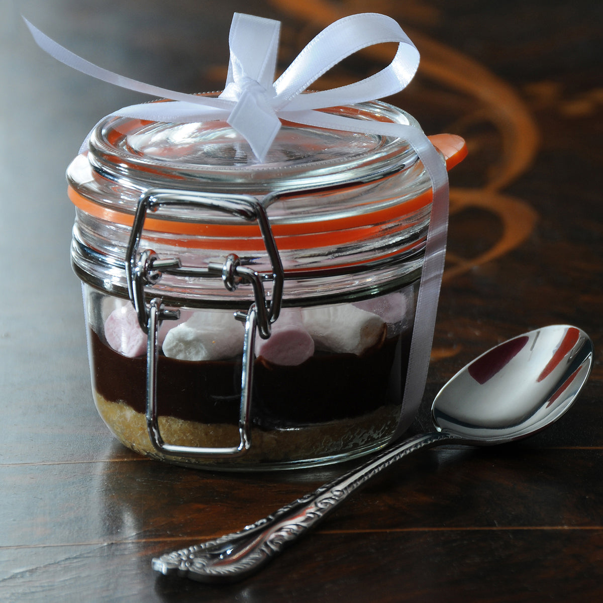 KILNER clear Clip Round canning jar with metal lid for preserving fruits and vegetables, traditional glass storage container