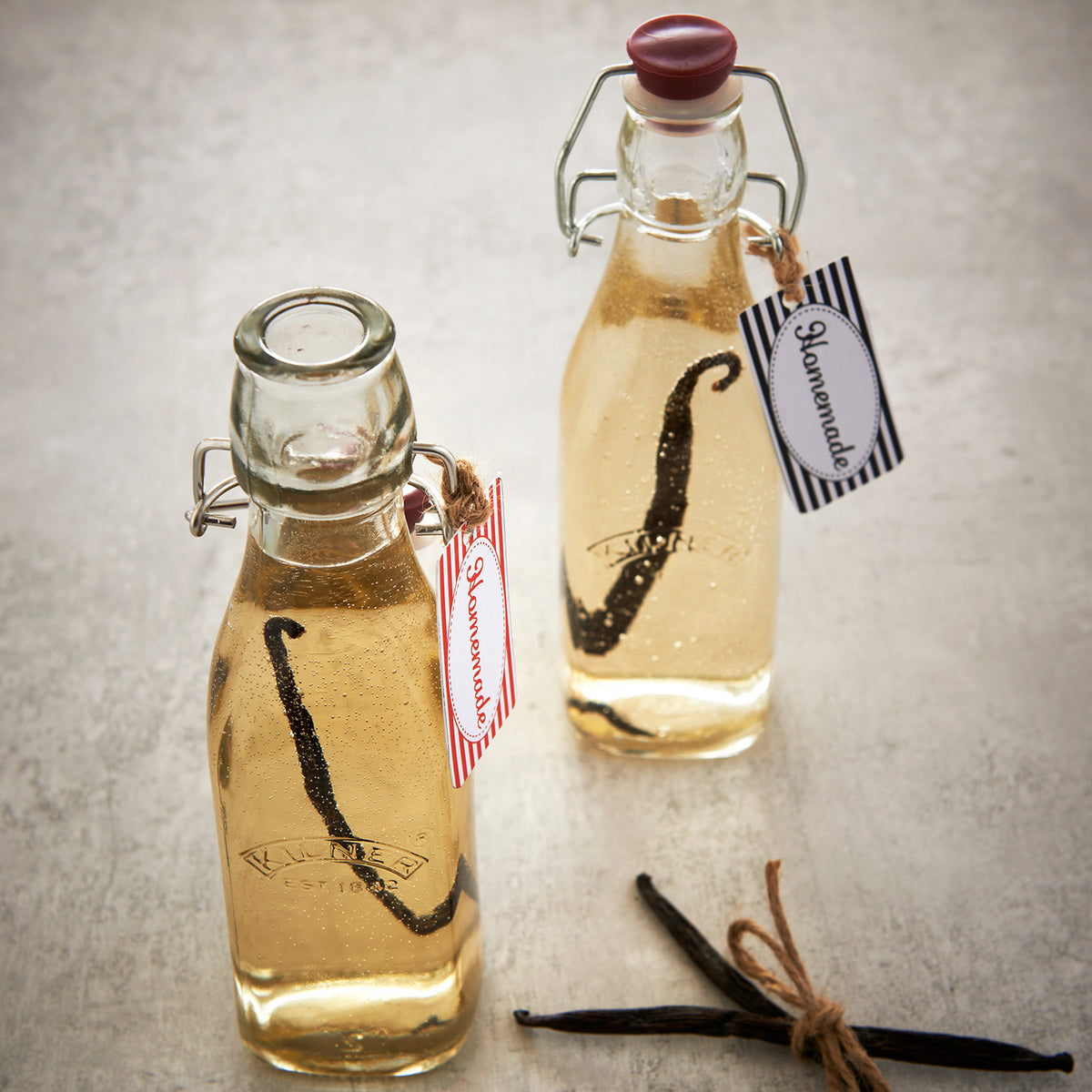 KILNER Einkochflasche CLIP SQUARE in klar, glass jar with metal clip lid for preserving food and canning.