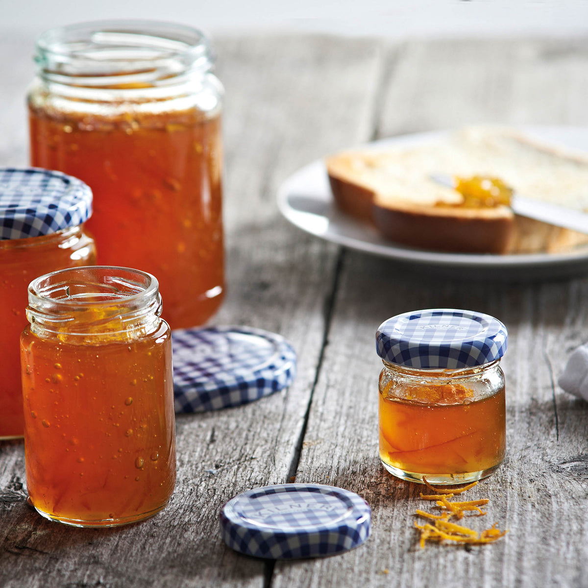 KILNER clear 228 ml Einkochglas jar with metal lid, ideal for preserving jams and homemade preserves.