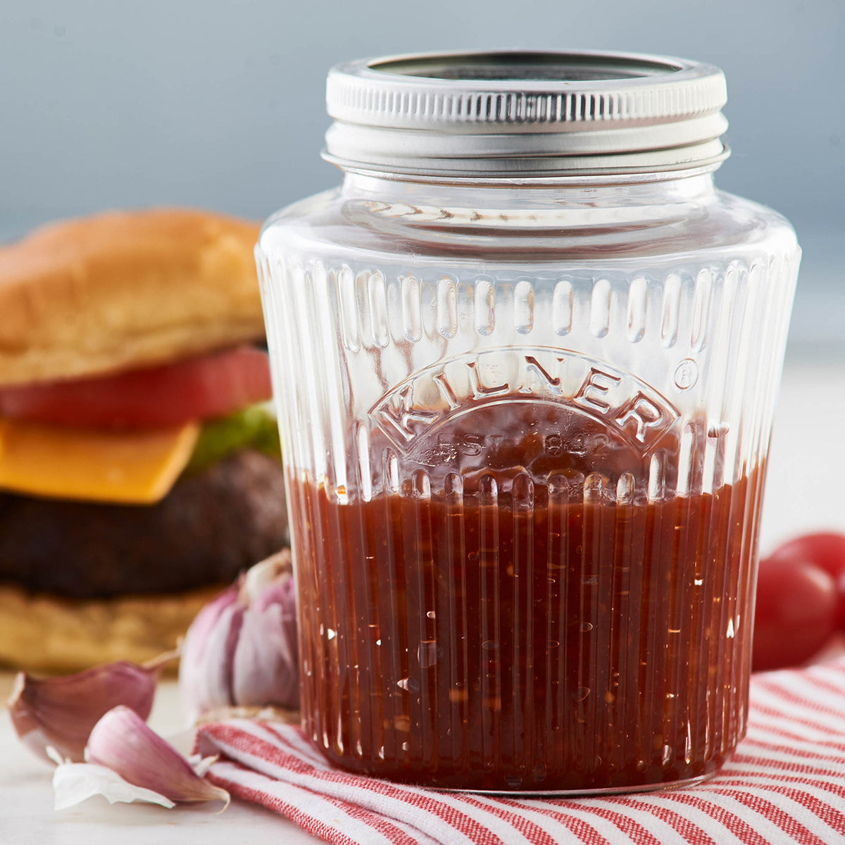 KILNER vintage clear 500 ml glass jar for canning or storage with metal lid and classic design.