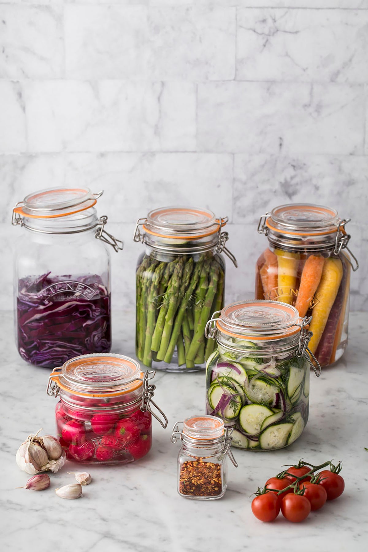 Set of 6 clear KILNER Gewürzgläser spice jars with 70ml capacity, perfect for storing herbs and spices.