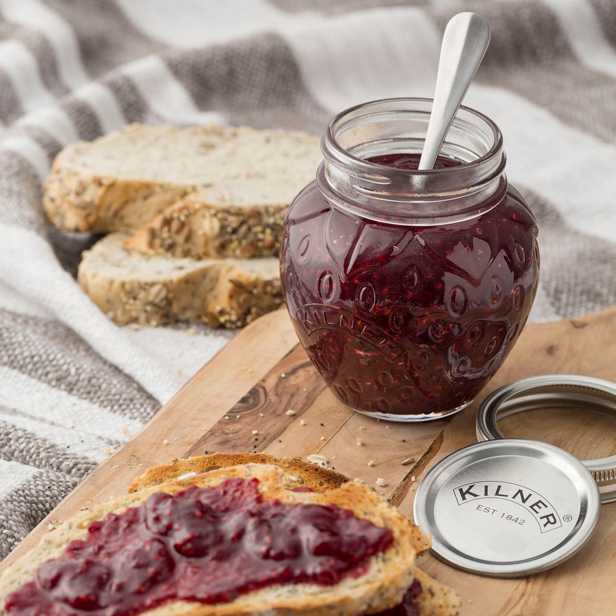 Transparent KILNER marmalade jar with a metal lid, showcasing a clear glass design for storing homemade jams and preserves.
