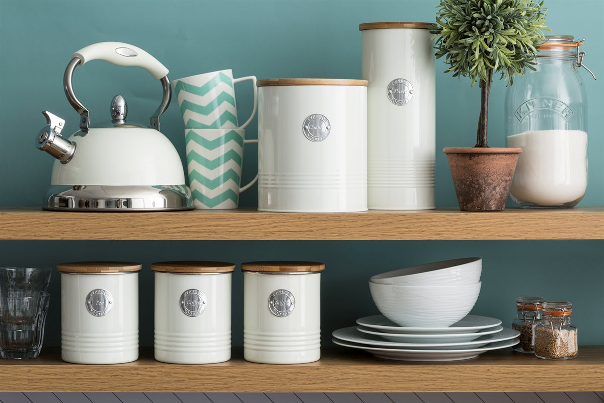 TYPHOON Vorratsbehälter in pastellcreme for kitchen storage, with a clear lid and modern design.