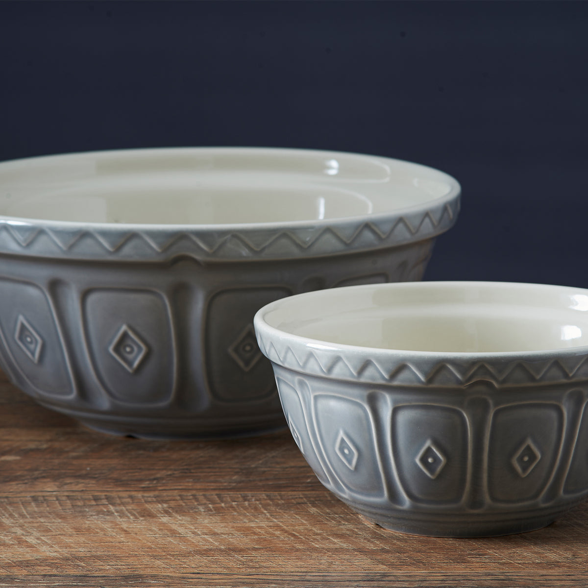 Gray Mason Cash mixing bowl, ceramic Rührschüssel with a classic design, suitable for baking and food preparation.