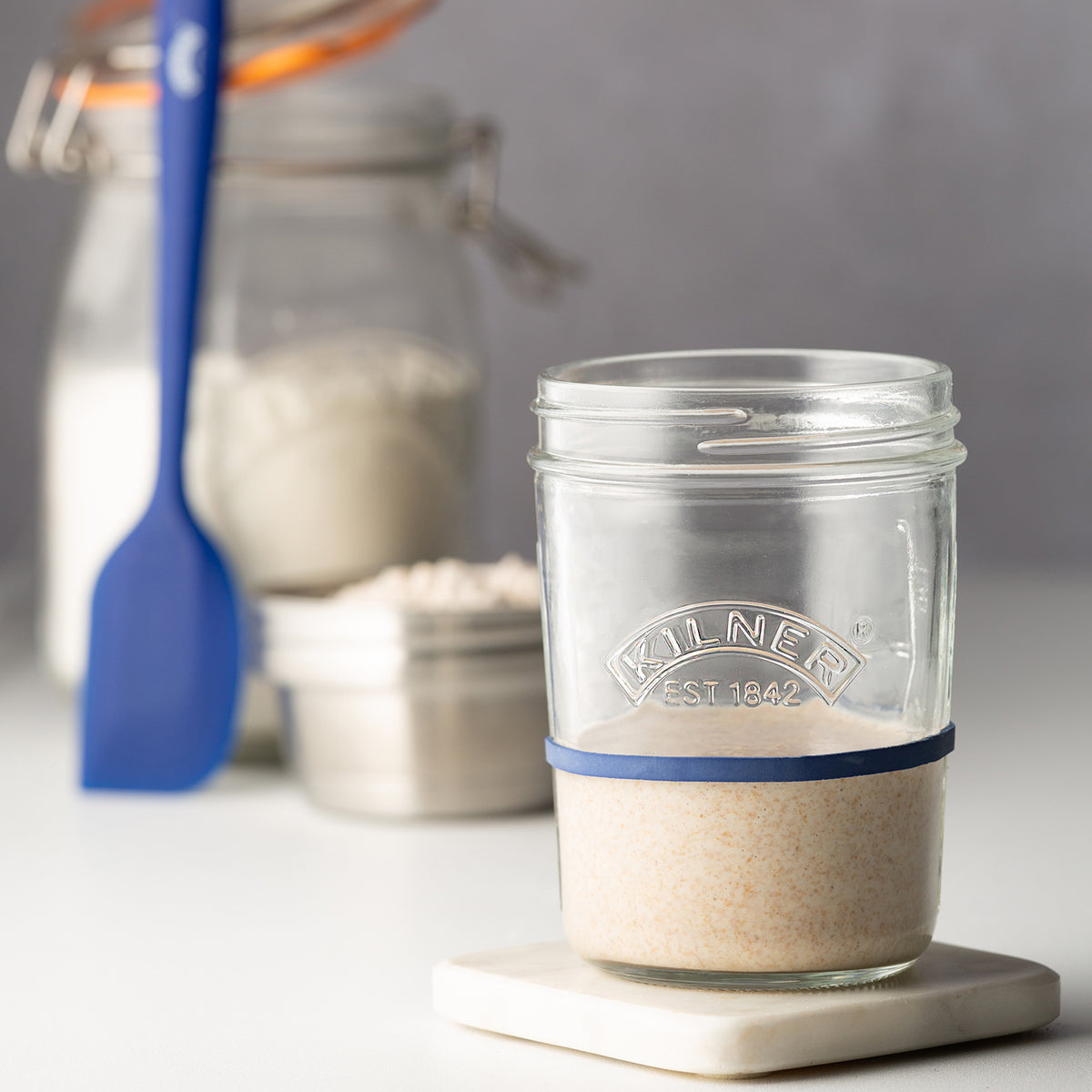 KILNER Sauerteig Herstellungsset in klar 500 ml jar with lid for making and storing sourdough bread starter.