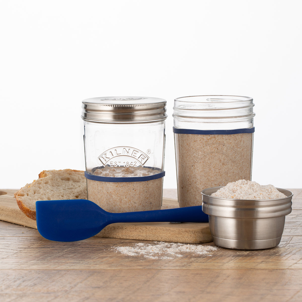 KILNER sourdough starter set with clear 500 ml jar and lid, ideal for fermenting and storing homemade sourdough bread.