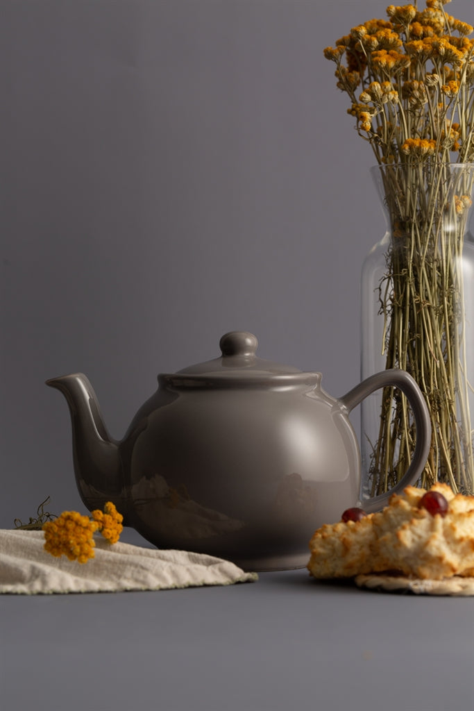 Anthracite P & K Kensington teekanne teapot with modern design, made by PRICE & KENSINGTON, shown from a side view.