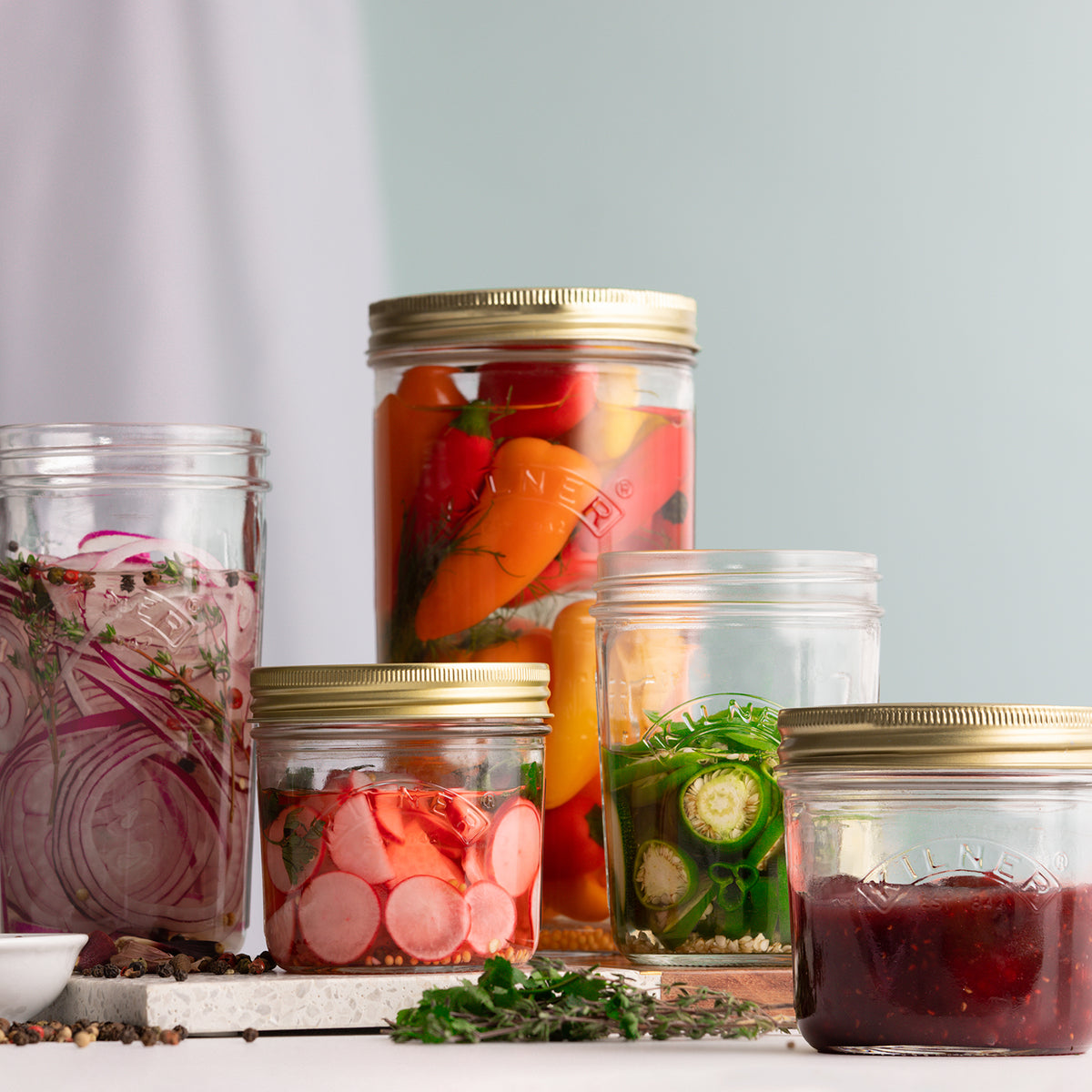 KILNER clear wide-mouth canning jar with metal lid for preserving fruits and vegetables, showing the jar's transparent glass design.