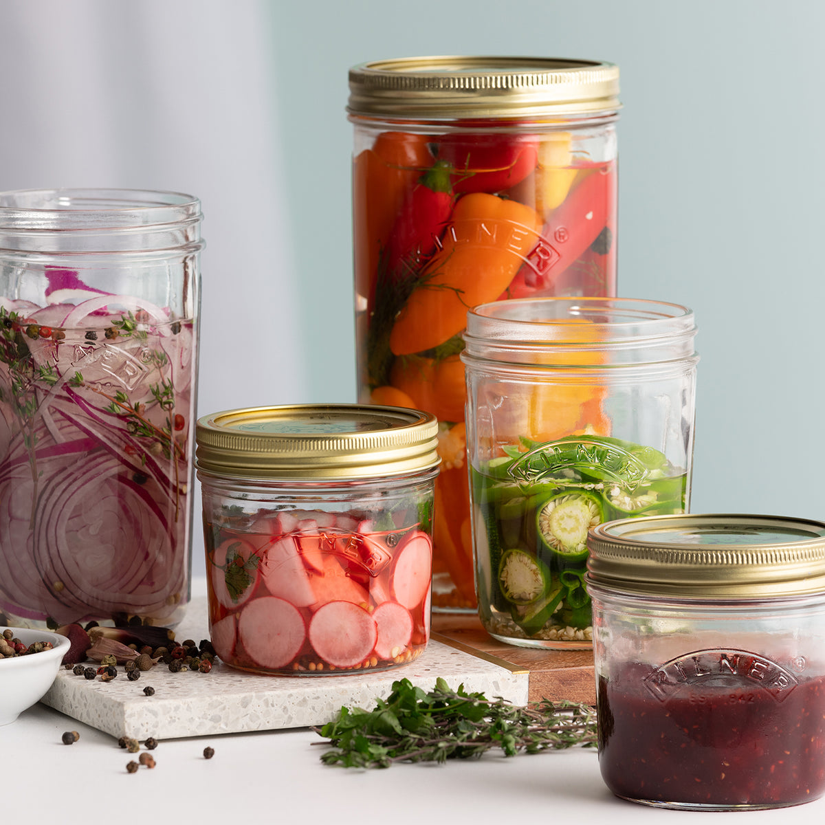 Clear Kilner wide-mouth canning jar with metal screw lid, suitable for preserving and storing food.