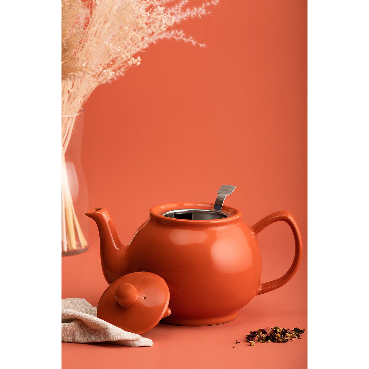 P & K PRICE & KENSINGTON Teekanne orange teapot with floral design and handle, made of ceramic material.