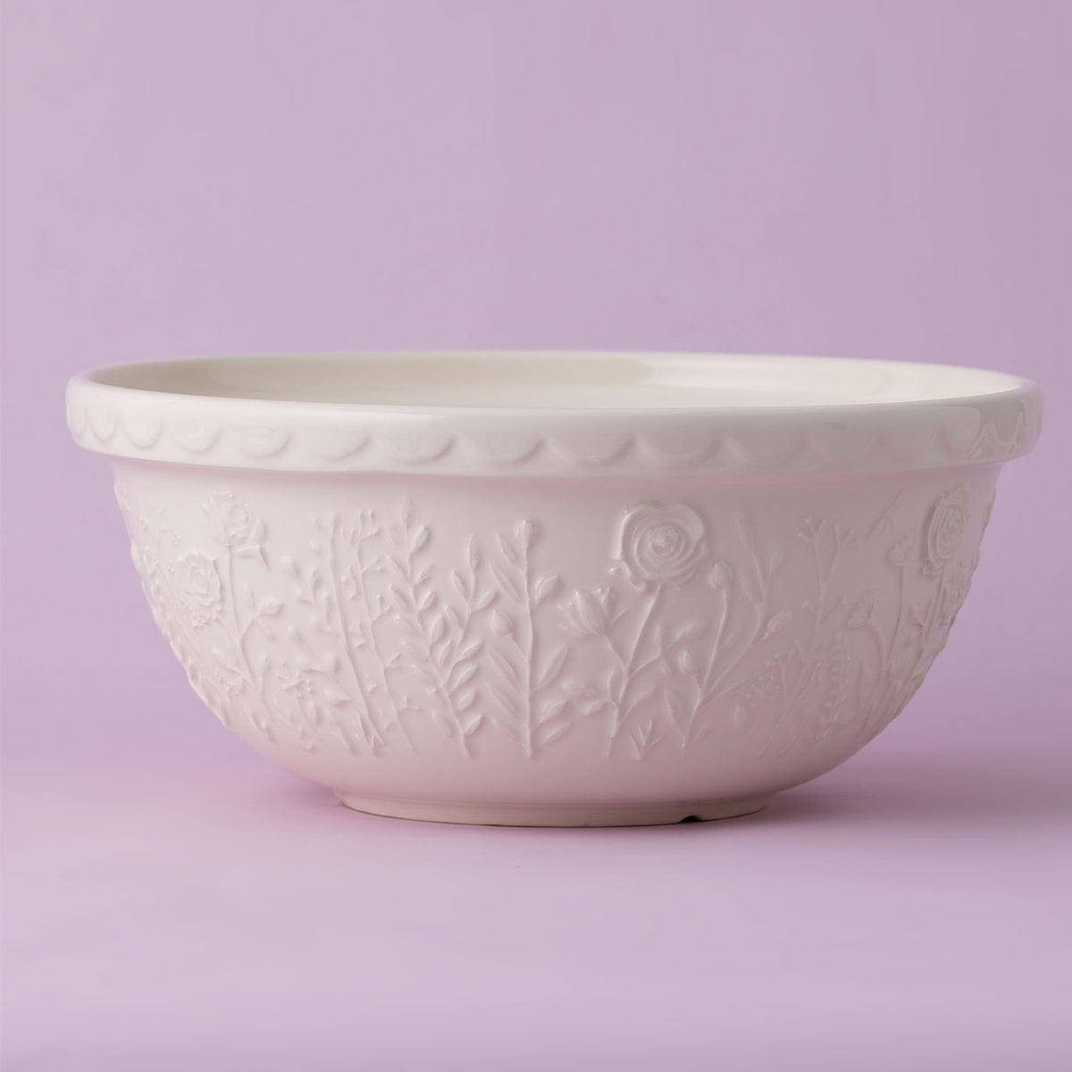 Transparent Mason Cash mixing bowl from the In The Meadow collection, featuring a clear, durable design for baking and cooking.
