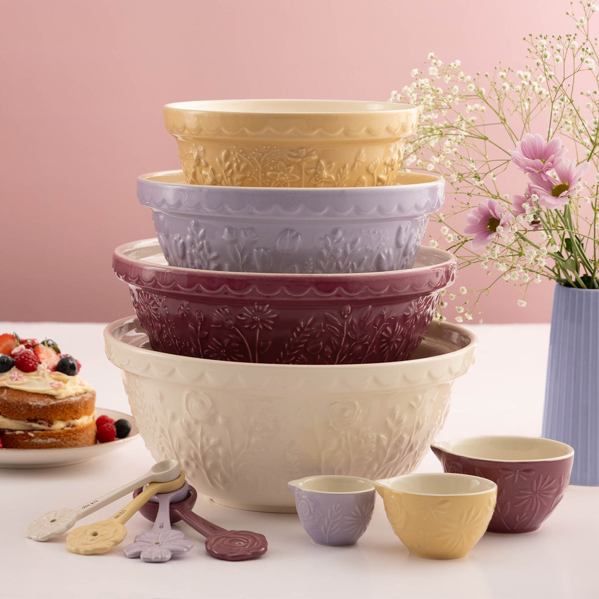 Transparent Mason Cash mixing bowl from the In The Meadow collection, featuring a clear, durable design for baking and cooking.