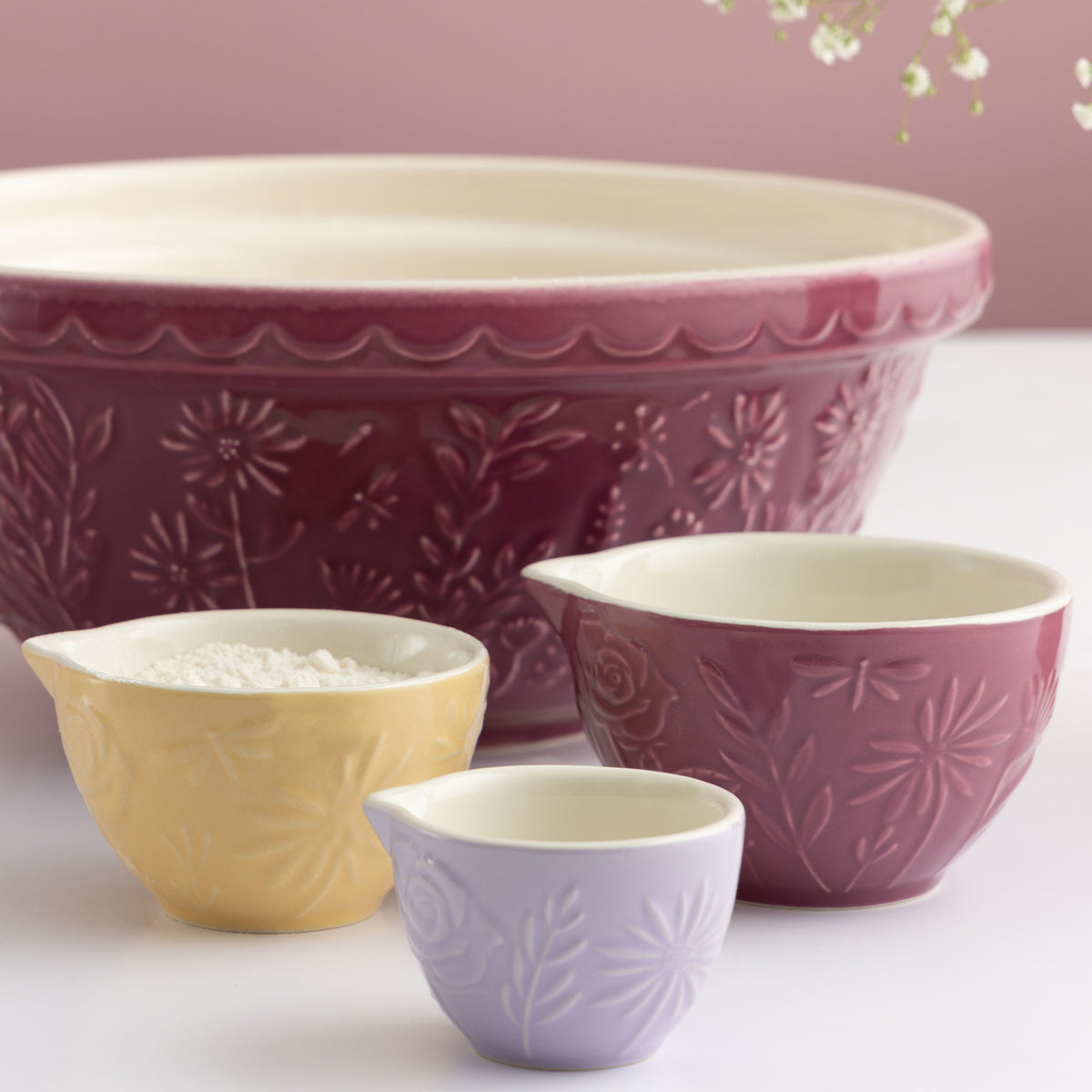 Mason Cash In The Meadow transparent mixing bowl with floral pattern, ideal for baking and kitchen use.