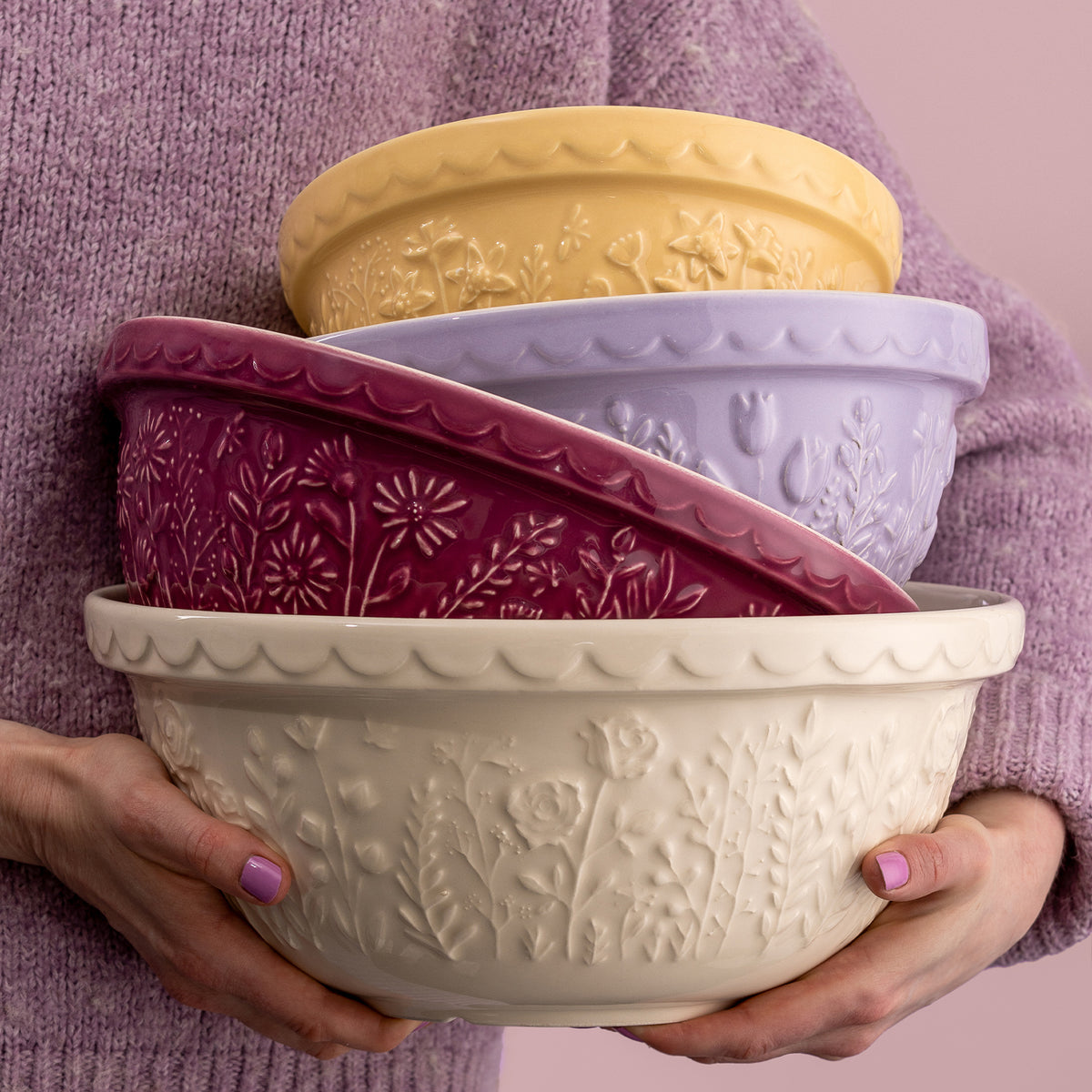 Transparent Mason Cash mixing bowl from the In The Meadow collection, featuring a clear design suitable for baking and prep.