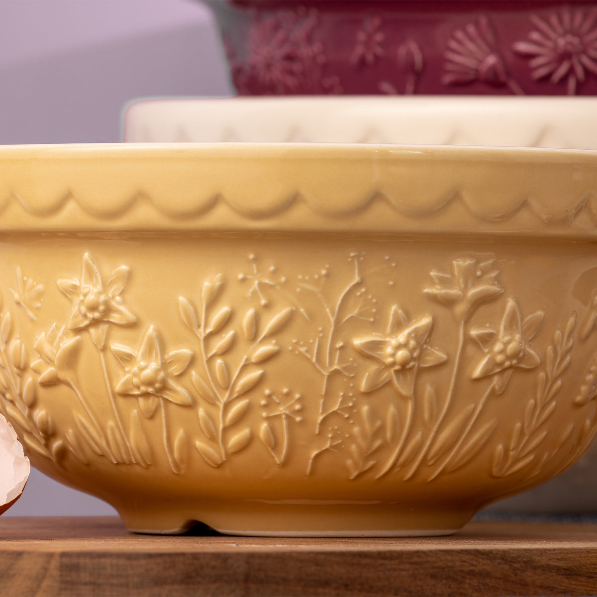 MASON CASH In The Meadow transparent mixing bowl with floral pattern, ceramic kitchenware for baking and cooking.