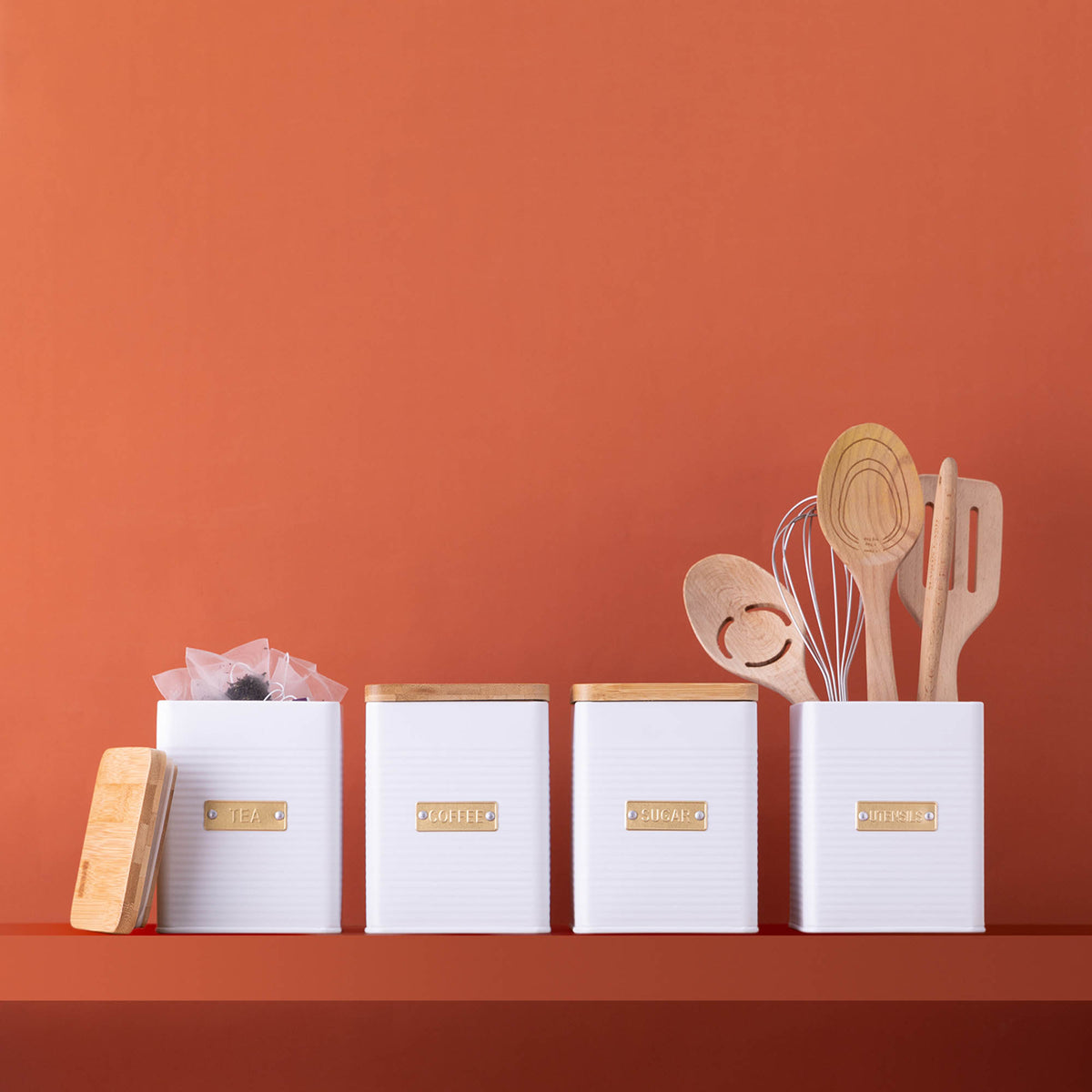 White TYPHOON Vorratsbehälter storage container with a clear lid for kitchen organization.