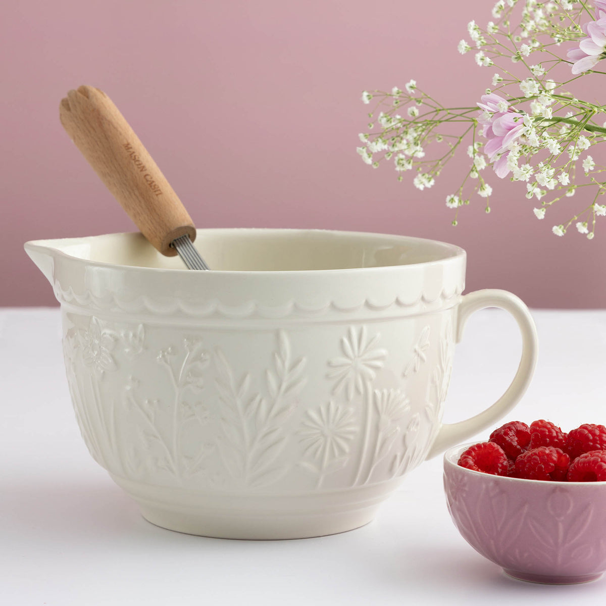 Mason Cash In The Meadow transparent mixing bowl with floral design, ideal for baking and food preparation.