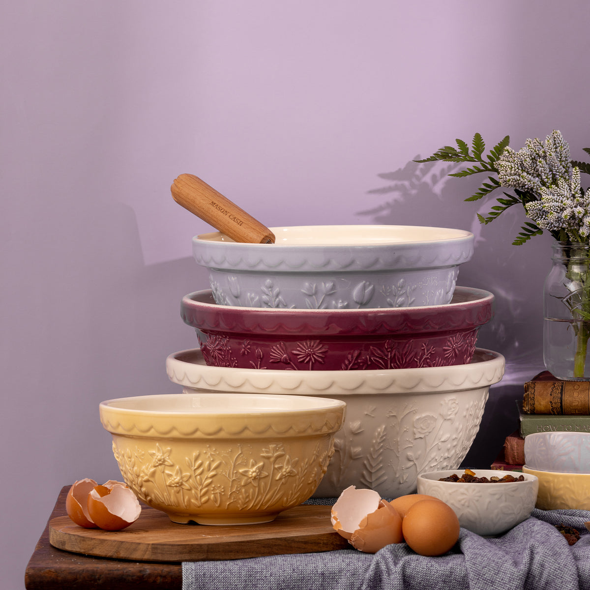 Mason Cash In The Meadow transparent mixing bowl with floral pattern, ideal for baking and food preparation.
