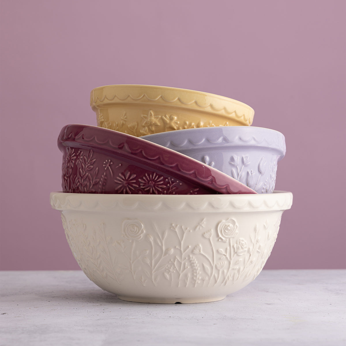 Mason Cash In The Meadow transparent mixing bowl with floral design, ideal for baking and kitchen prep.