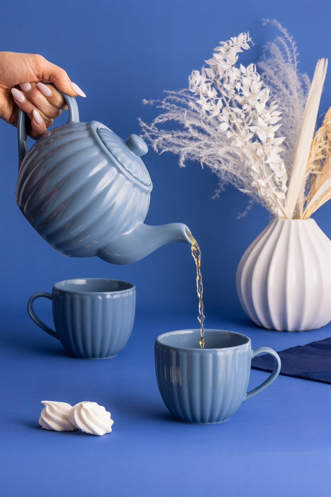 White P & K PRICE & KENSINGTON Luxe teapot with 6 cups, elegant design for serving tea in style.