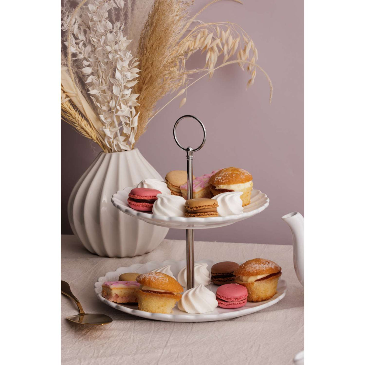 White P & K Keks-Etagére Luxe with multiple tiers for serving cookies and treats, elegant and modern kitchen display piece.