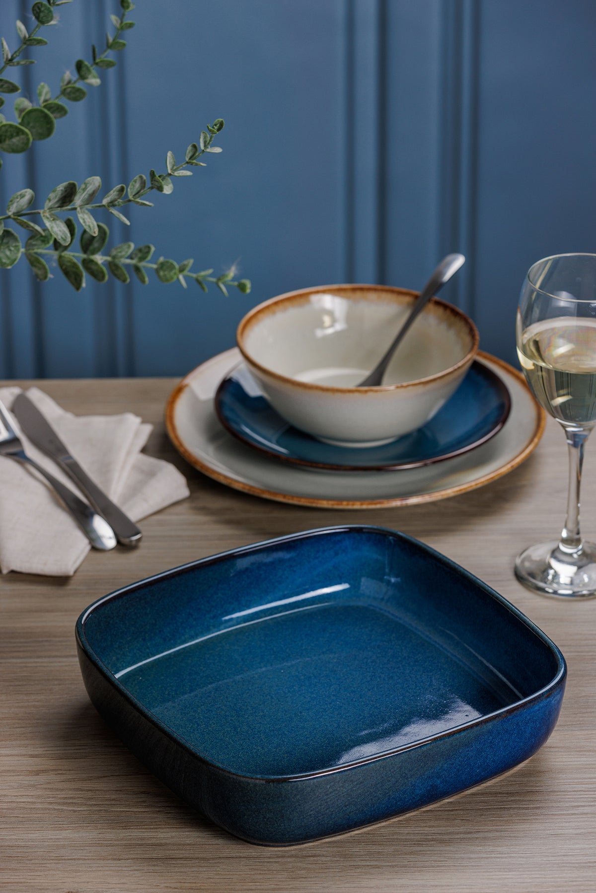 Blue Mason Cash rustic charm baking dish, ceramic Auflaufform with a charming, rustic design perfect for oven baking.