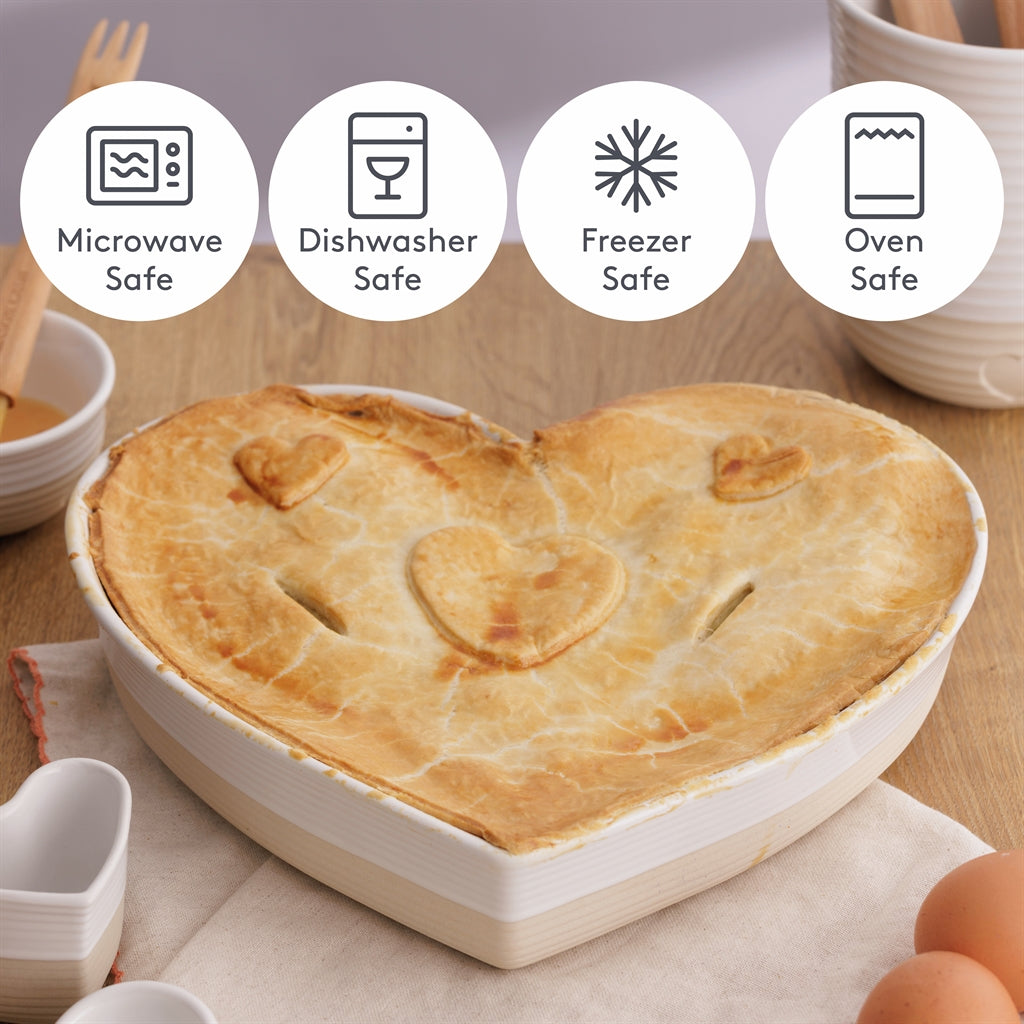 Mason Cash rustic beige Auflaufform with a charming, traditional design for baking and serving casseroles.