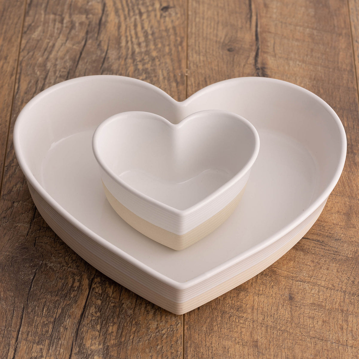 Mason Cash Rustic Charm beige casserole dish, ceramic Auflaufform with a rustic design for oven baking and serving.