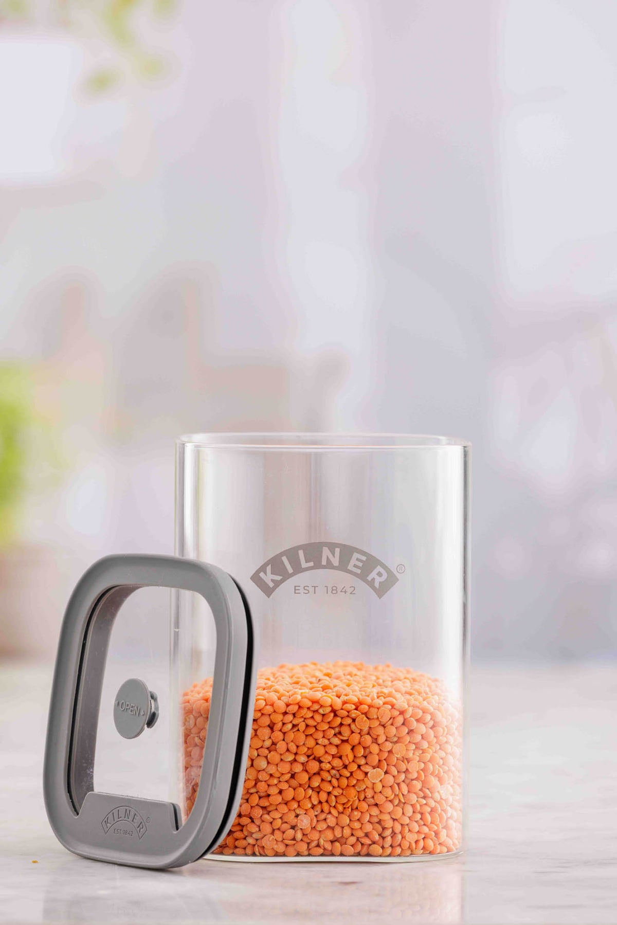 KILNER Fresh Storage Vorratsglas with metal lid, transparent glass jar for storing dry foods or ingredients.