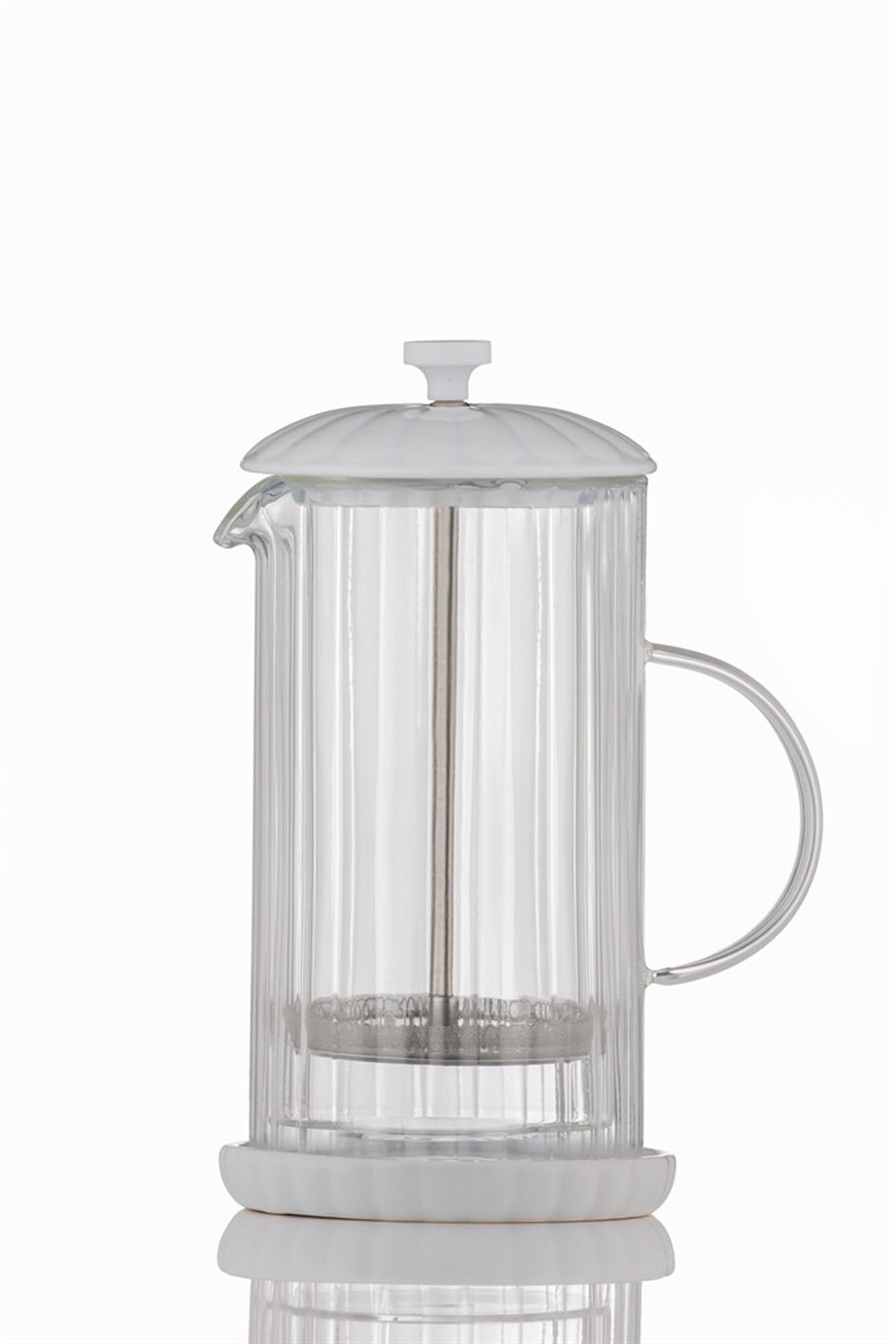 P & K French press Luxe in white, glass coffee maker with stainless steel lid and handle, perfect for brewing fresh coffee.