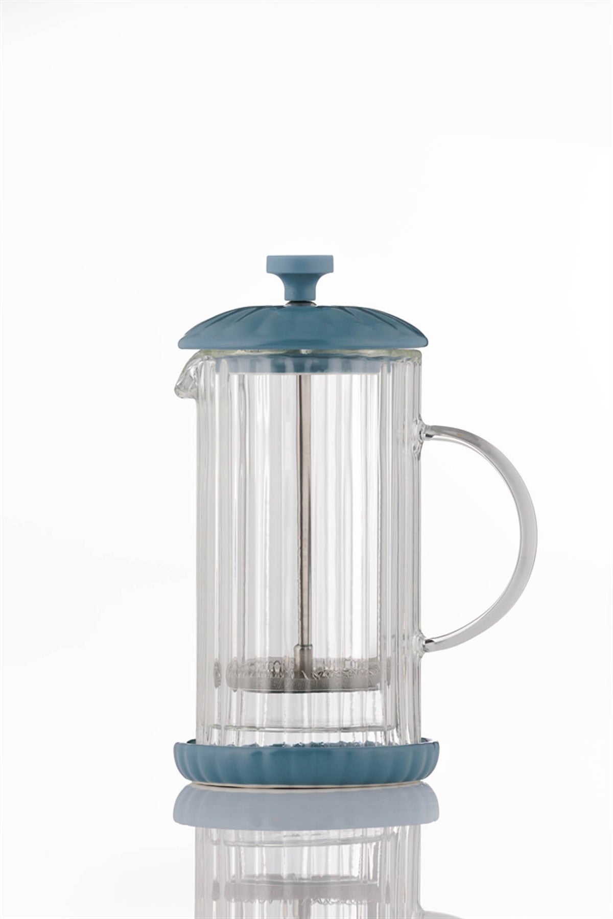P & K Frenchpress in Taubenblau blue with 350ml capacity, featuring a glass carafe and stainless steel filter for brewing coffee.