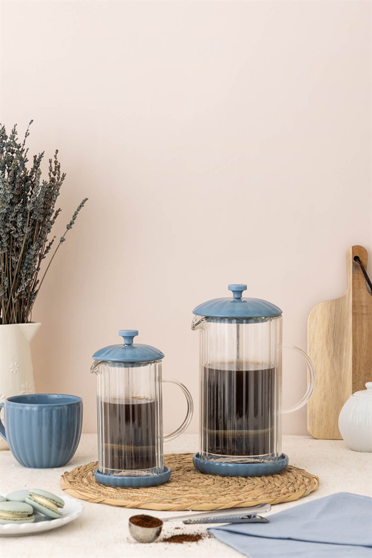 P & K Frenchpress in Taubenblau blue with 350ml capacity, featuring a glass carafe and stainless steel lid.